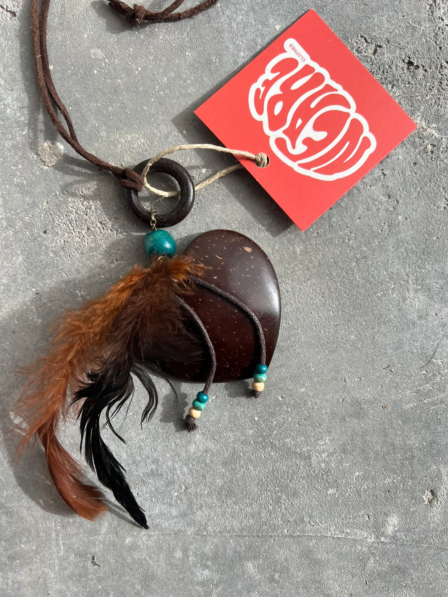 Vintage 00s Boho Coconut Heart Necklaze