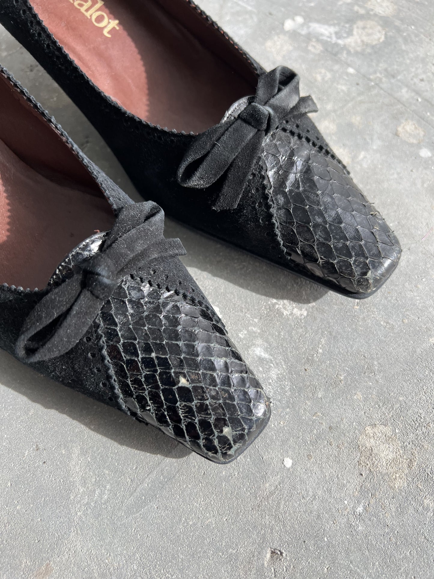 Vintage 90s Old Money Mary Janes With Ribbon