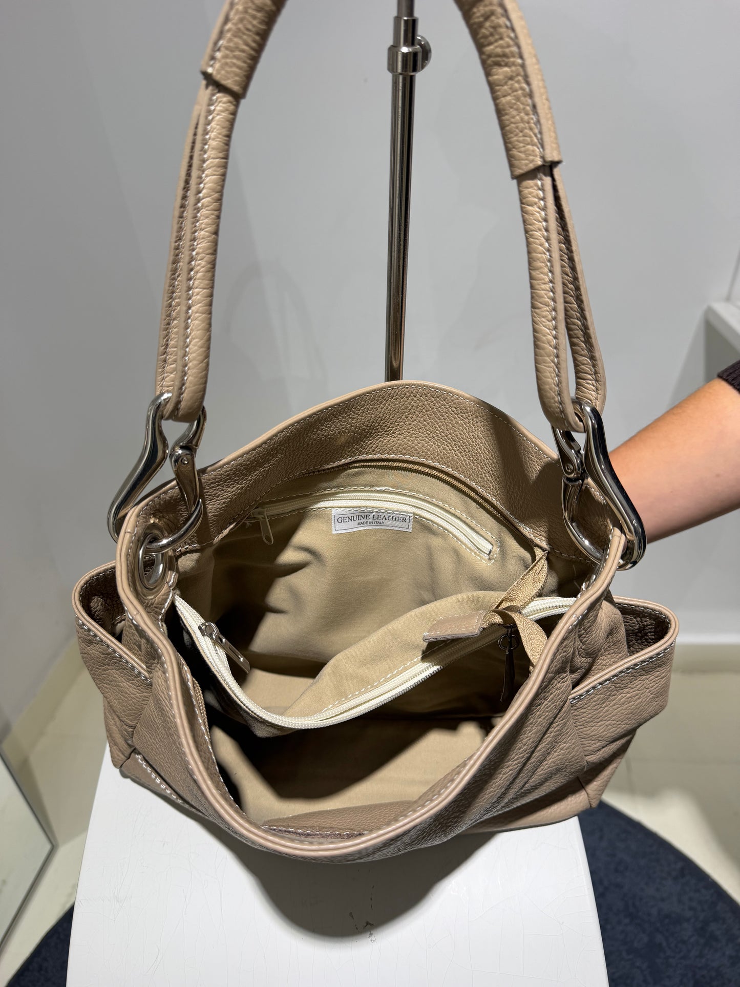 Vintage Y2K Gucci Hobo Style Leather Maxi Bag In Beige
