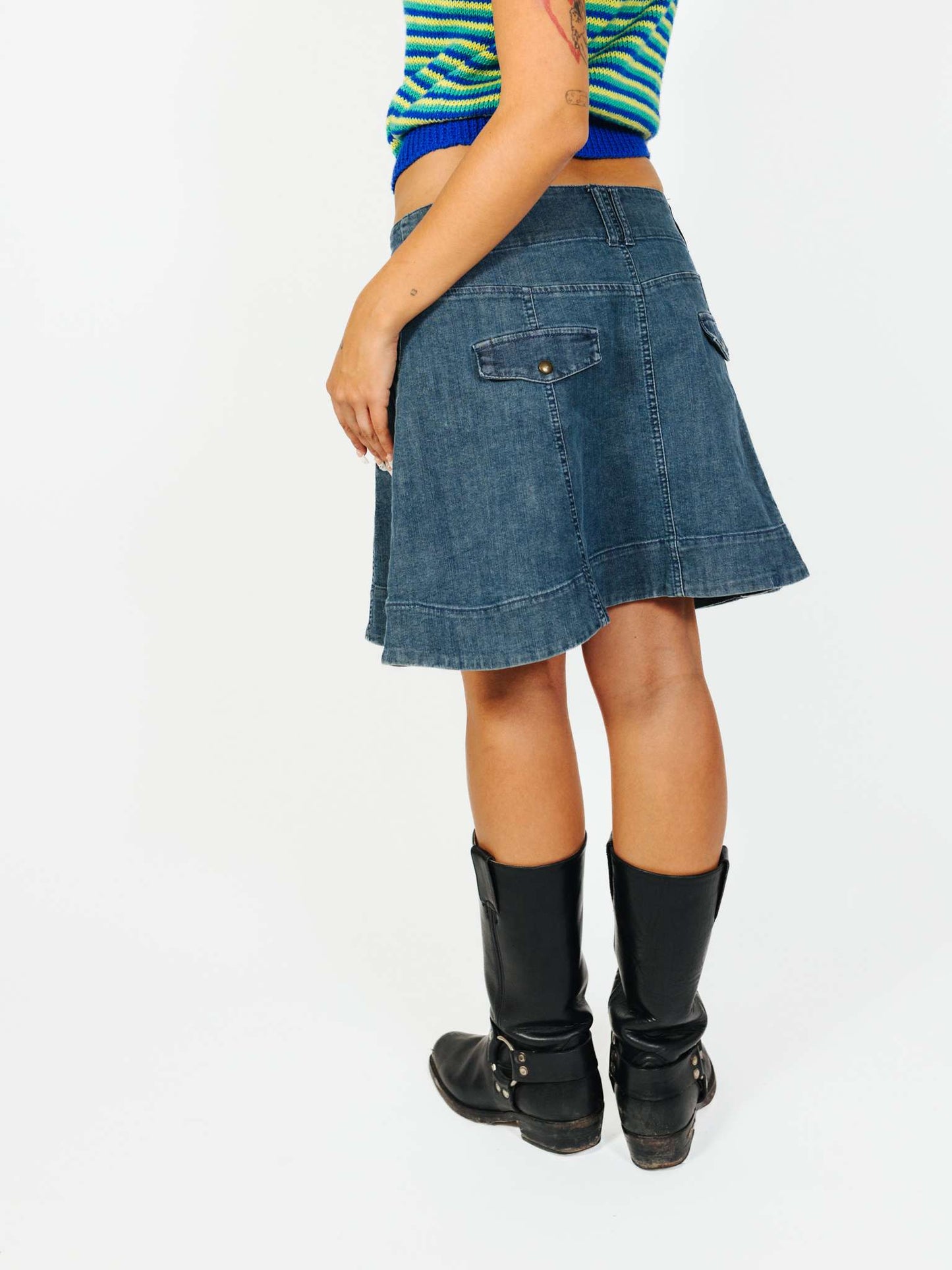Cargar imagen en el visor de la galería, Vintage 00s Ruffled Denim Mini Skirt
