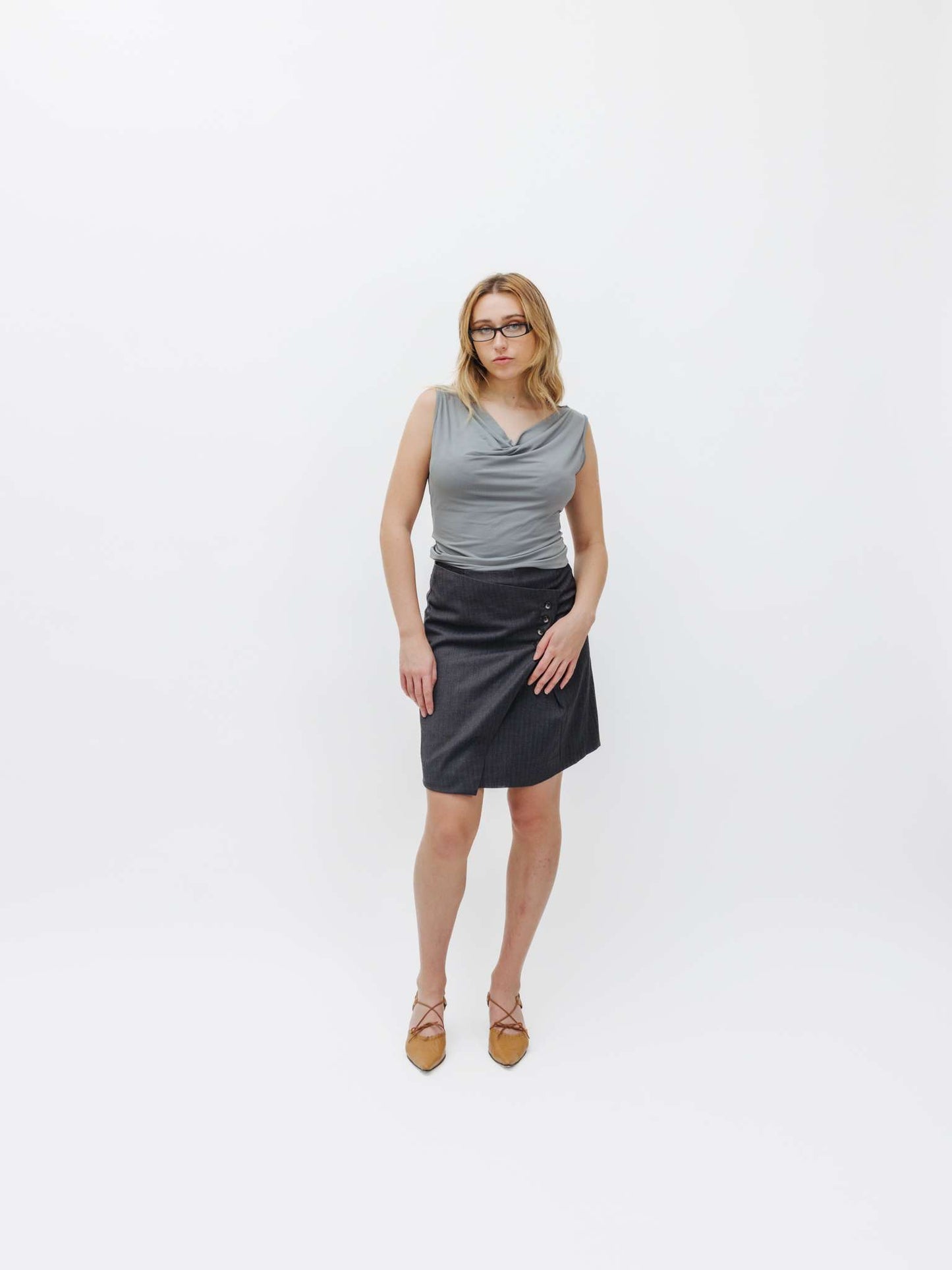 Cargar imagen en el visor de la galería, Vintage 90s Office Siren Asymmetric Mini Skirt
