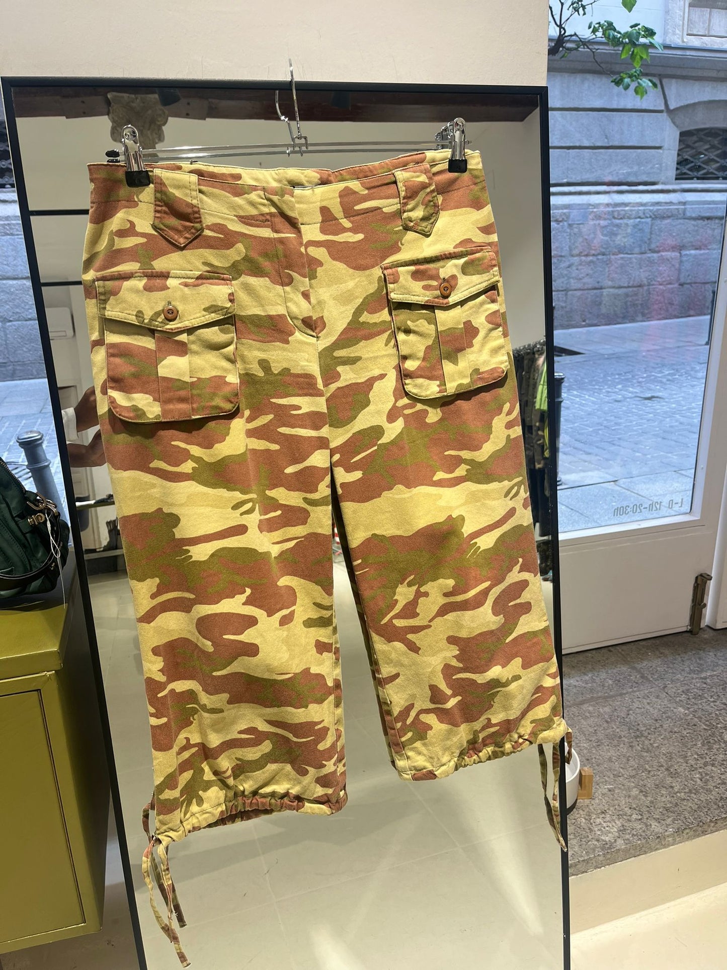 Vintage Y2K Low Rise Camouflage Cargo Capri Pant