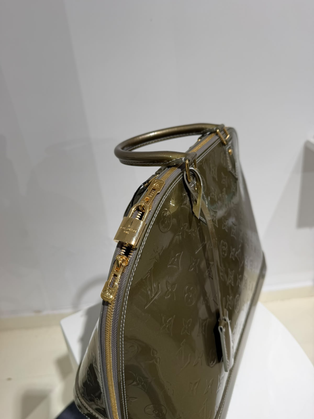 Super Rare Vintage Louis Vuitton Shimmery Silver Maxi Bag As Seen On Paris And Kim Kardashian