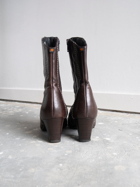 Cargar imagen en el visor de la galería, Vintage 00s Subversive Ankle Boots With Visible Seam
