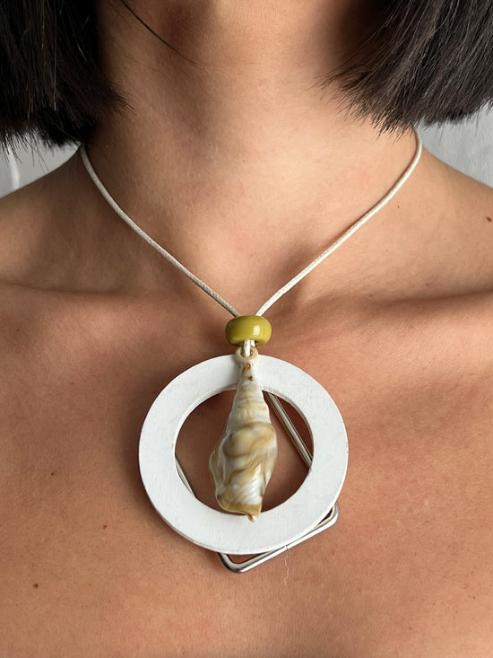 Vintage 00s Mermaid Core Shell Necklace