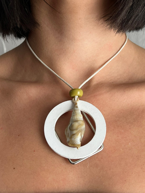 Vintage 00s Mermaid Core Shell Necklace